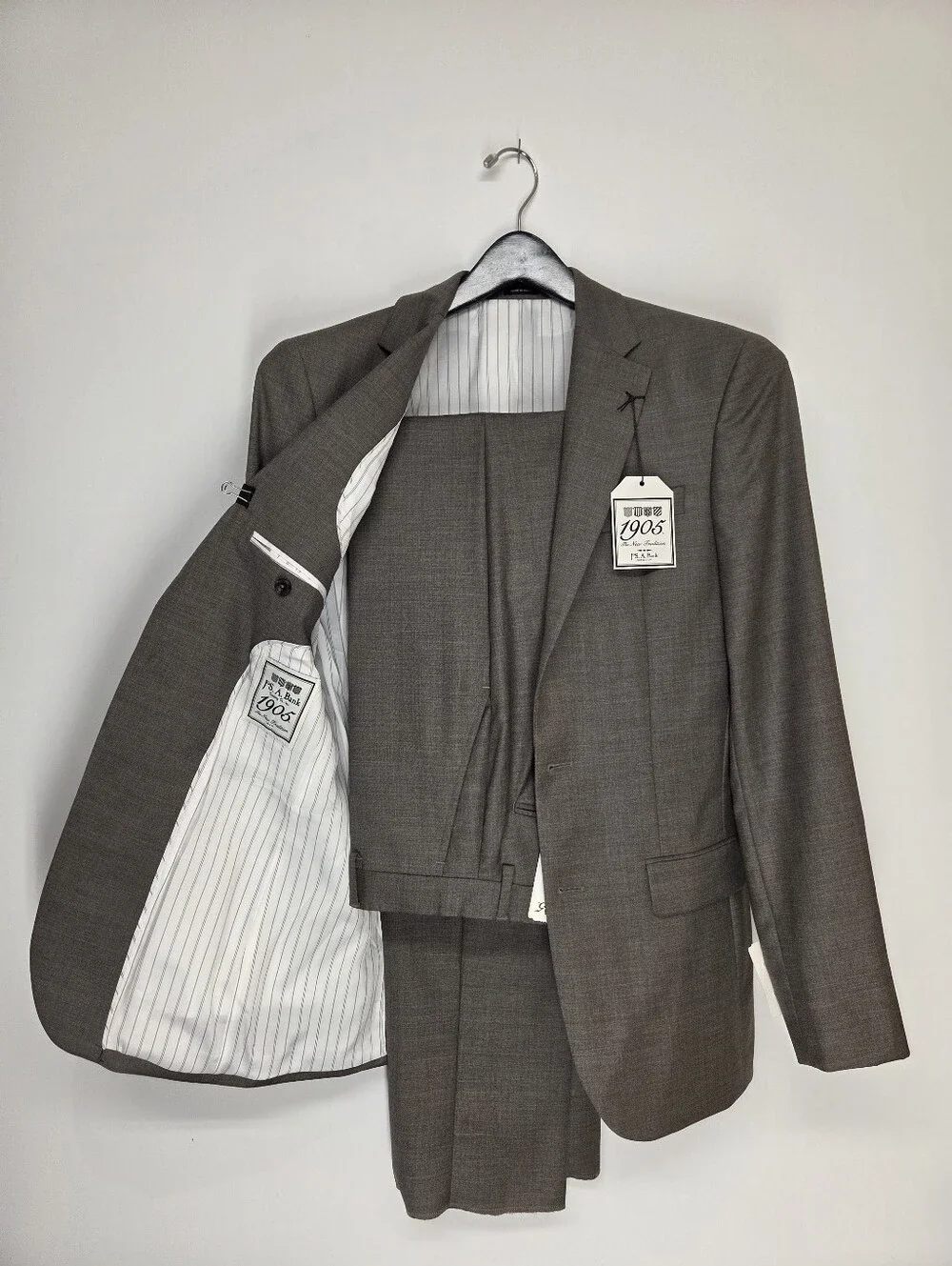 NWT Jos A Bank 1905 37L 32W